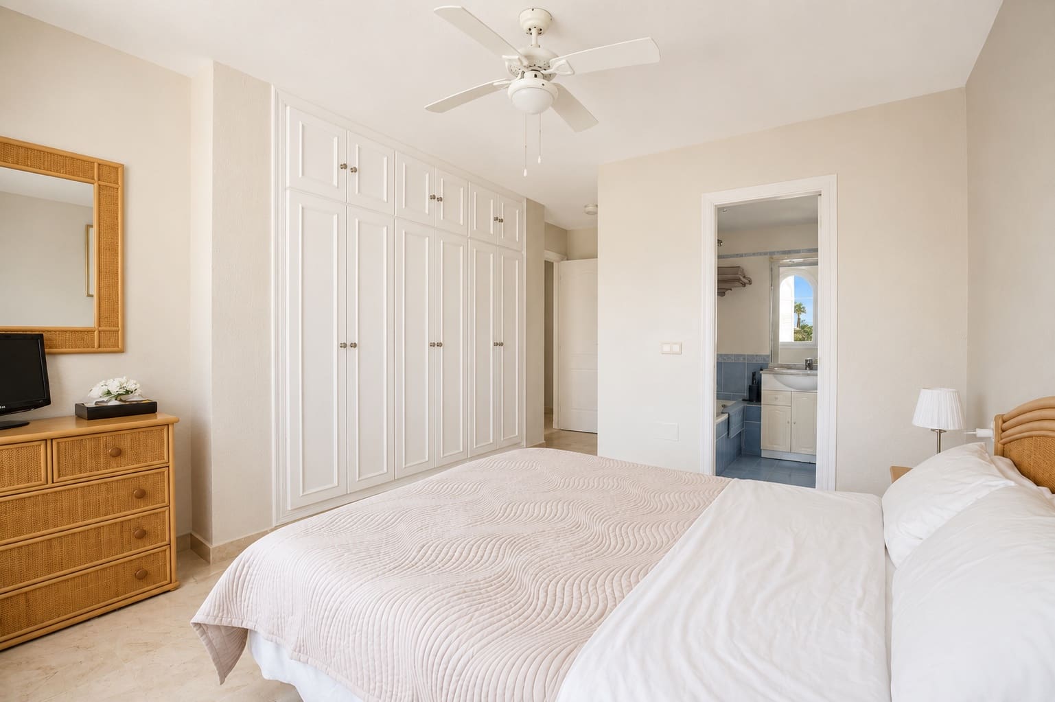 3 bedroom Apartment for sale in Marbella with pool garage - € 775,000 (Ref: 9998559)