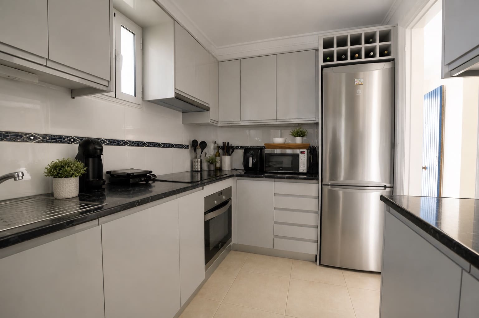 3 bedroom Apartment for sale in Marbella with pool garage - € 775,000 (Ref: 9998559)