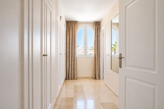 3 sovrum Lägenhet till salu i Marbella med pool garage - 775 000 € (Ref: 9998559)