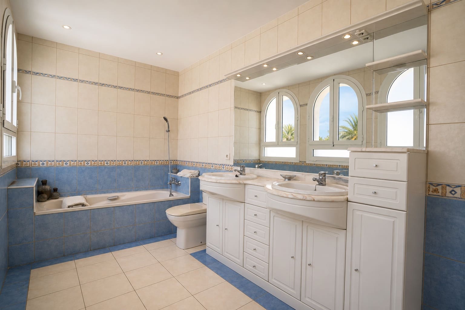 3 bedroom Apartment for sale in Marbella with pool garage - € 775,000 (Ref: 9998559)