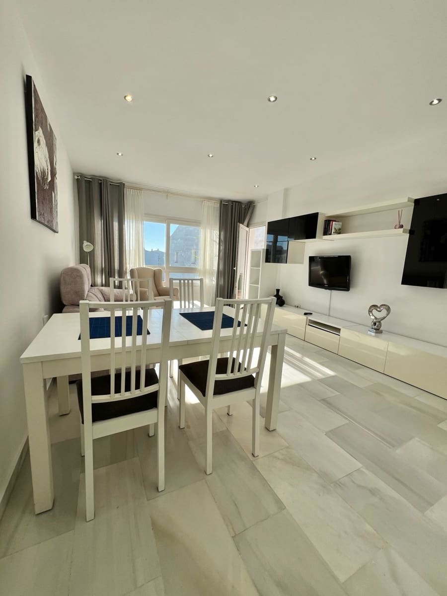 2 Zimmer Apartment zu vermieten in Puerto Banus mit Pool Garage - 2.500 € (Ref: 9998560)