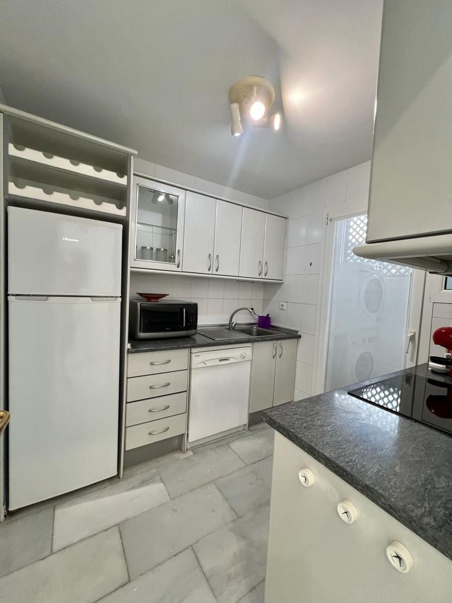 2 Zimmer Apartment zu vermieten in Puerto Banus mit Pool Garage - 2.500 € (Ref: 9998560)
