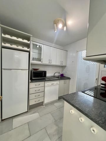 2 Zimmer Apartment zu vermieten in Puerto Banus, Marbella mit Pool Garage - 2.500 € (Ref: 9998560)