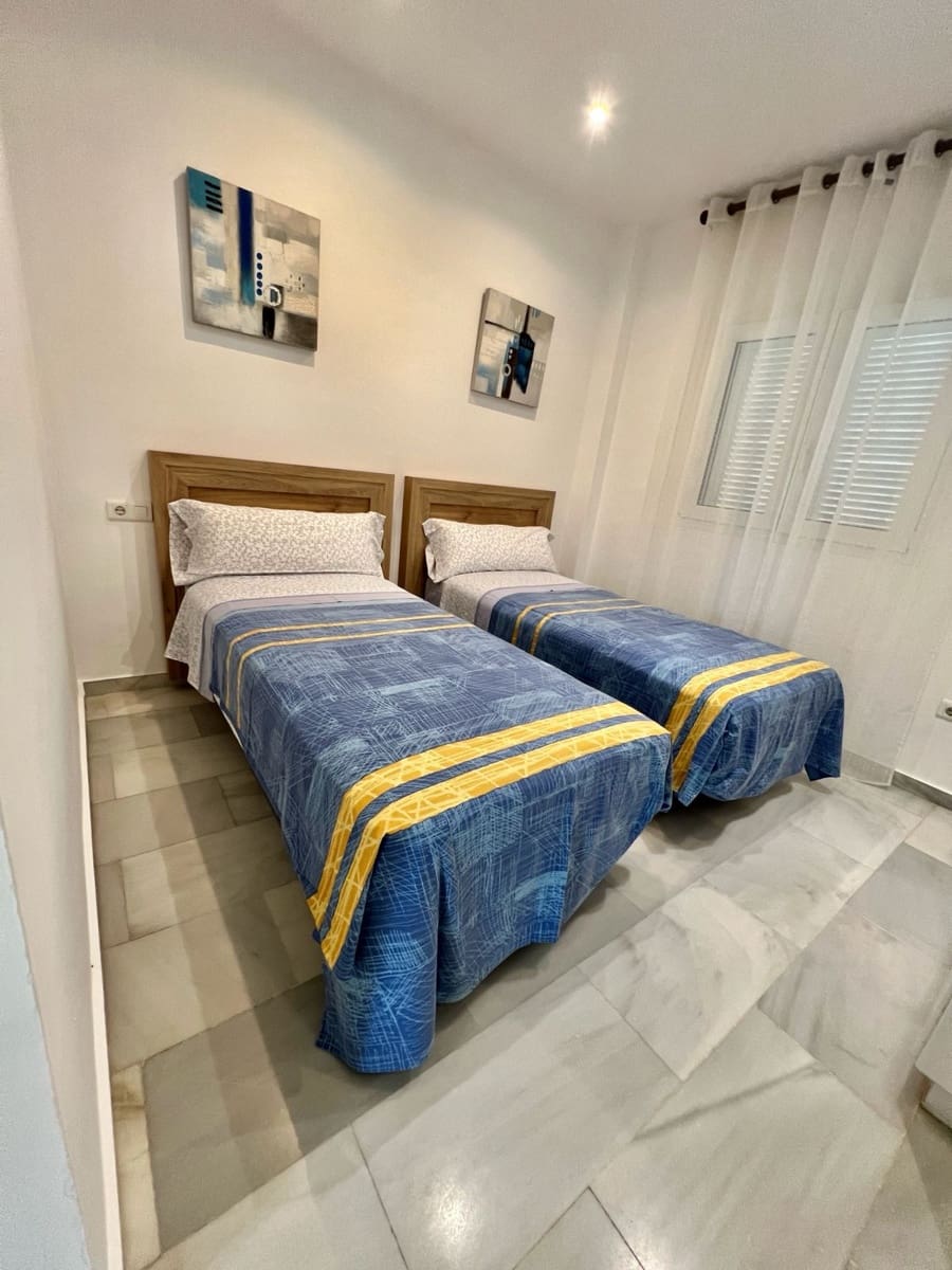 2 Zimmer Apartment zu vermieten in Puerto Banus mit Pool Garage - 2.500 € (Ref: 9998560)