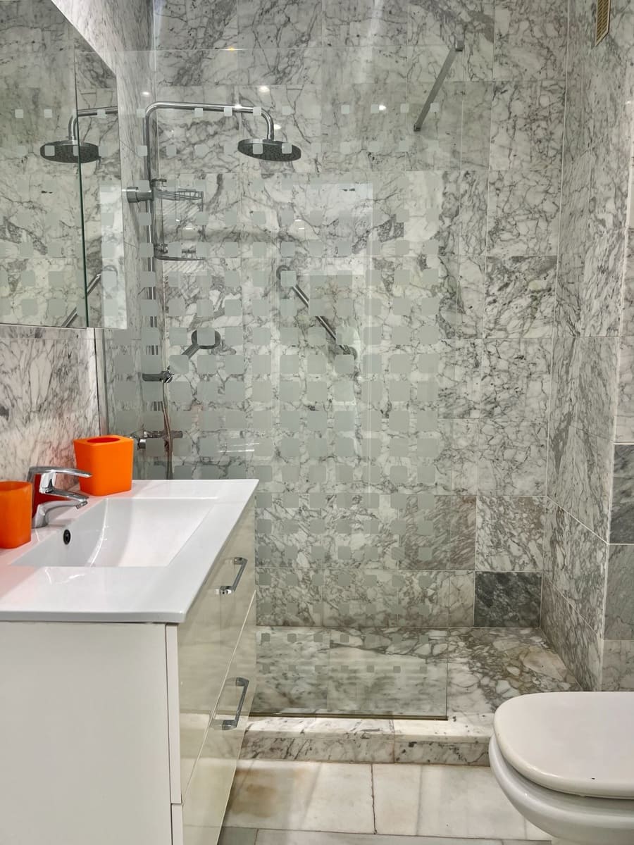 2 Zimmer Apartment zu vermieten in Puerto Banus mit Pool Garage - 2.500 € (Ref: 9998560)