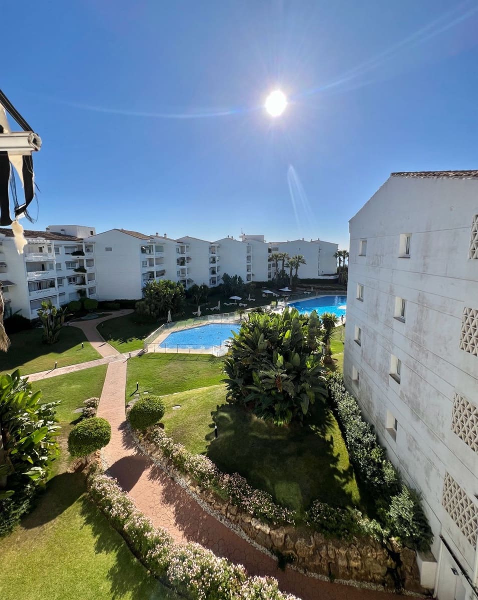 2 Zimmer Apartment zu vermieten in Puerto Banus mit Pool Garage - 2.500 € (Ref: 9998560)