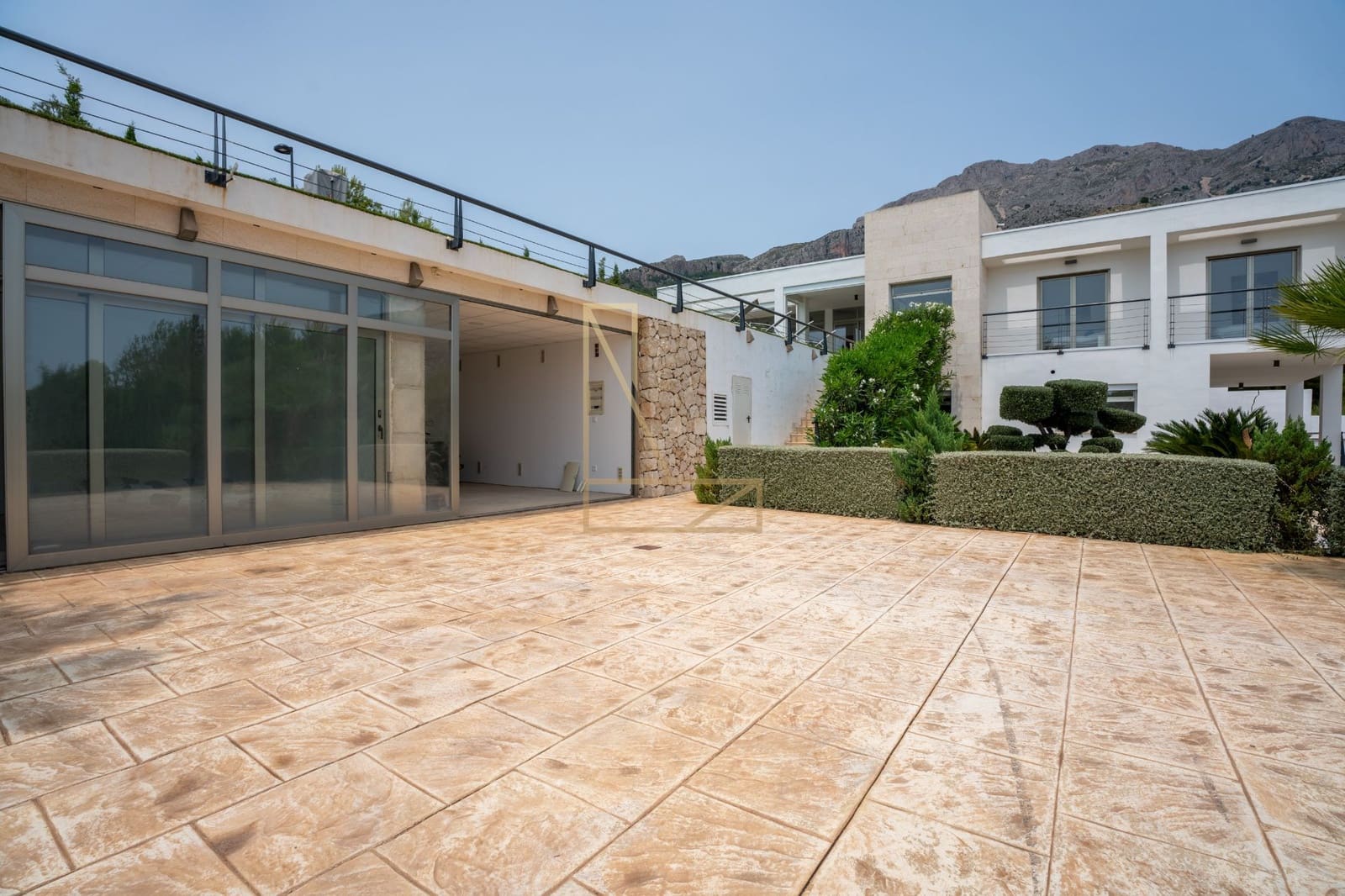 5 bedroom Villa for sale in Altea with pool garage - € 1,100,000 (Ref: 7670623)