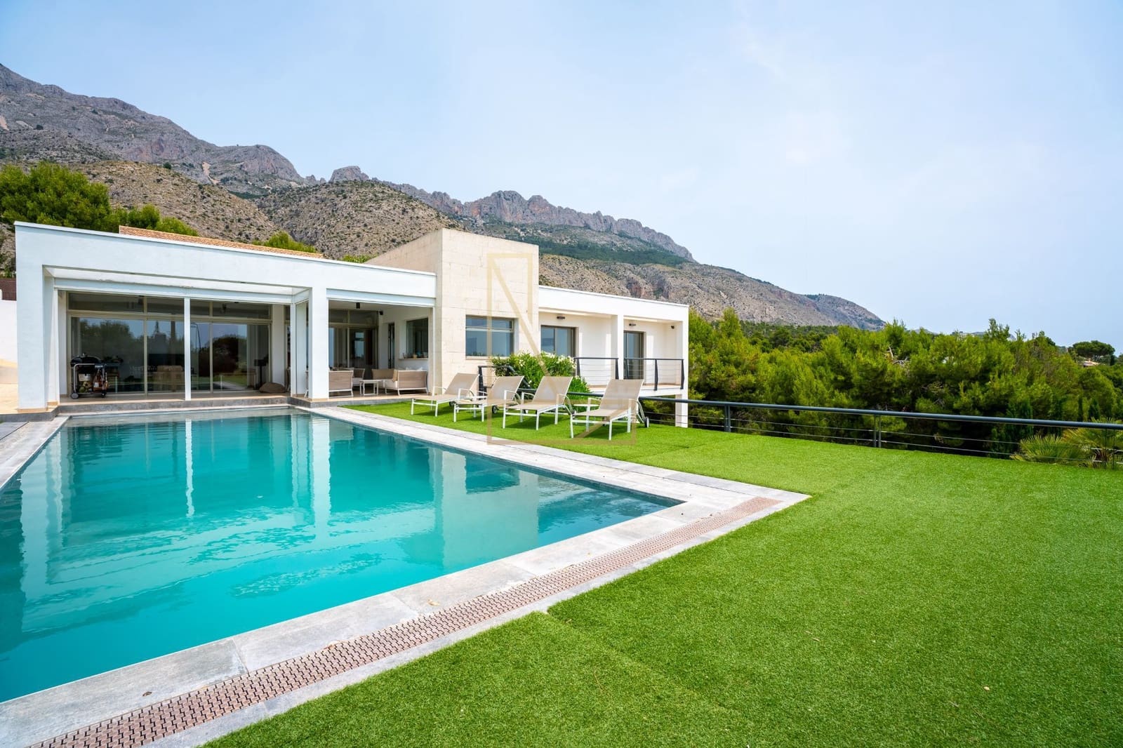 5 bedroom Villa for sale in Altea with pool garage - € 1,100,000 (Ref: 7670623)