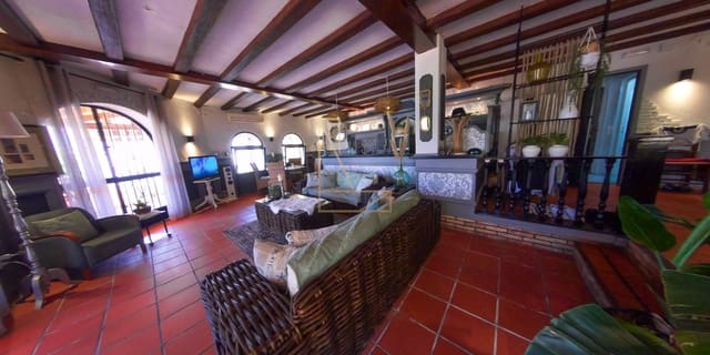 Chalet de 4 habitaciones en La Nucia en venta con garaje - 395.000 € (Ref: 7731829)