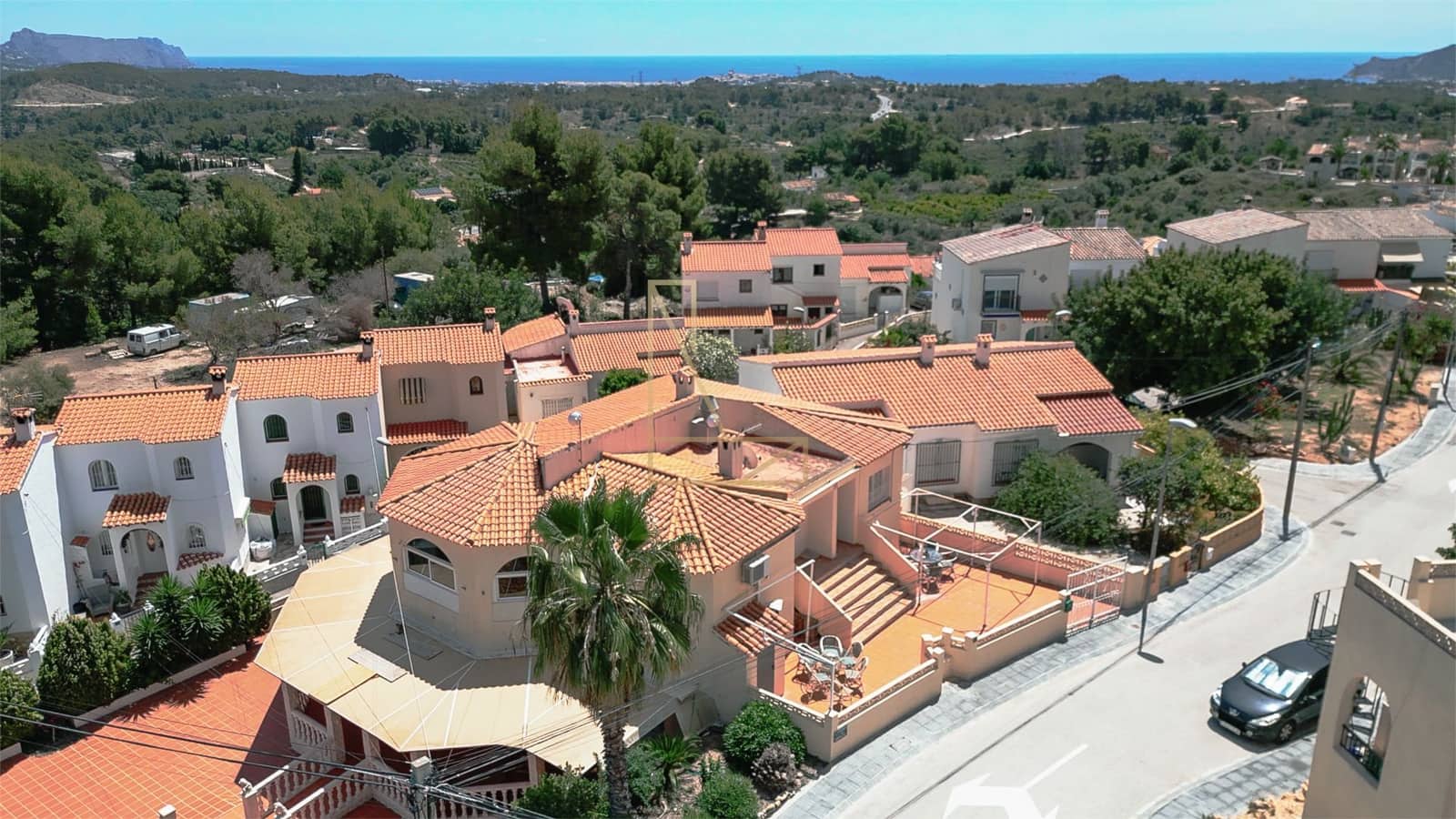 Chalet de 4 habitaciones en La Nucia en venta con garaje - 395.000 € (Ref: 7731829)