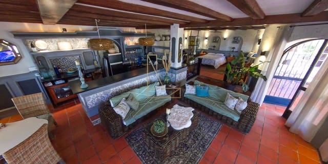 Chalet de 4 habitaciones en La Nucia en venta con garaje - 395.000 € (Ref: 7731829)