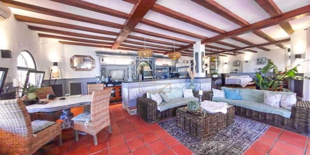 Chalet de 4 habitaciones en La Nucia en venta con garaje - 395.000 € (Ref: 7731829)