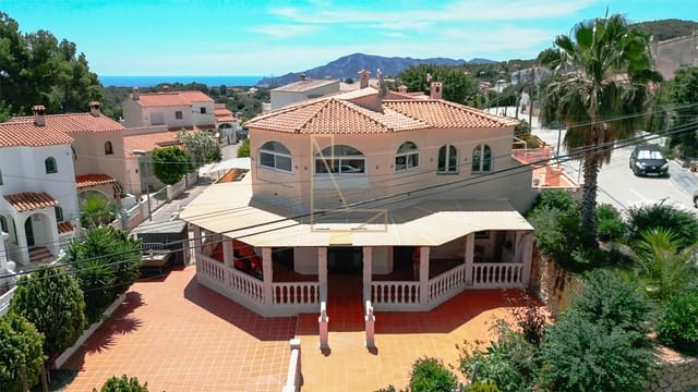 Chalet de 4 habitaciones en La Nucia en venta con garaje - 395.000 € (Ref: 7731829)