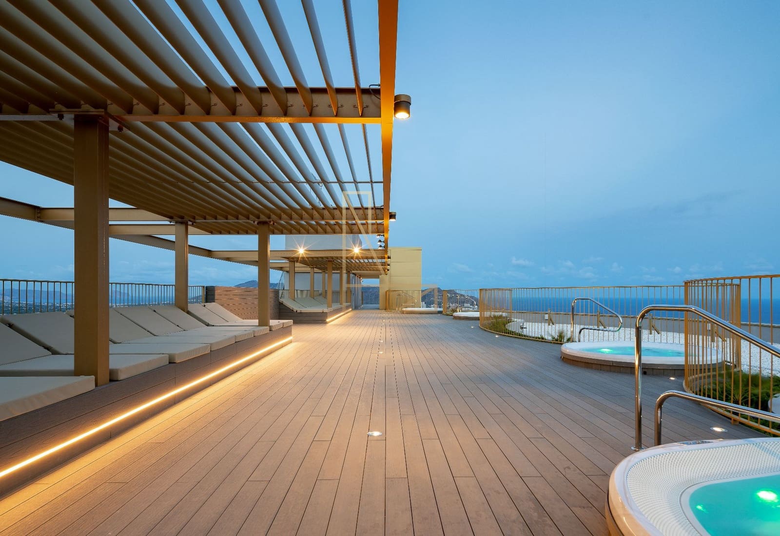 3 soverom Leilighet til salgs i Benidorm med svømmebasseng garasje - € 885 000 (Ref: 7912985)