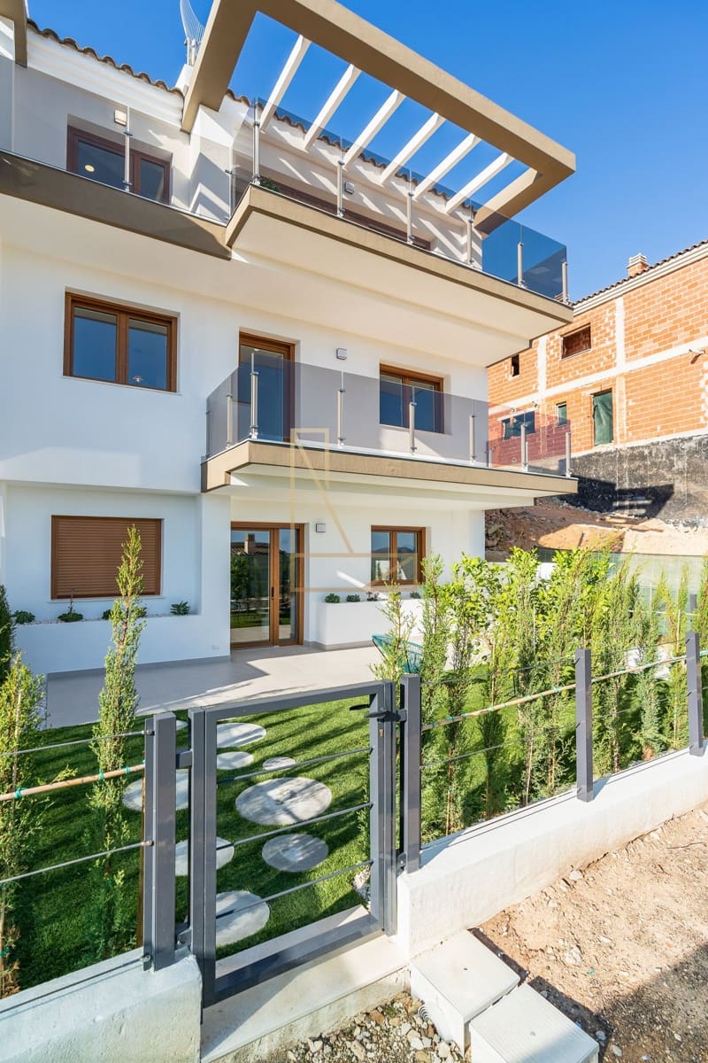 4 soveværelse Semi-Rækkehus til salg i La Nucia med swimmingpool garage - € 427.000 (Ref: 8590314)