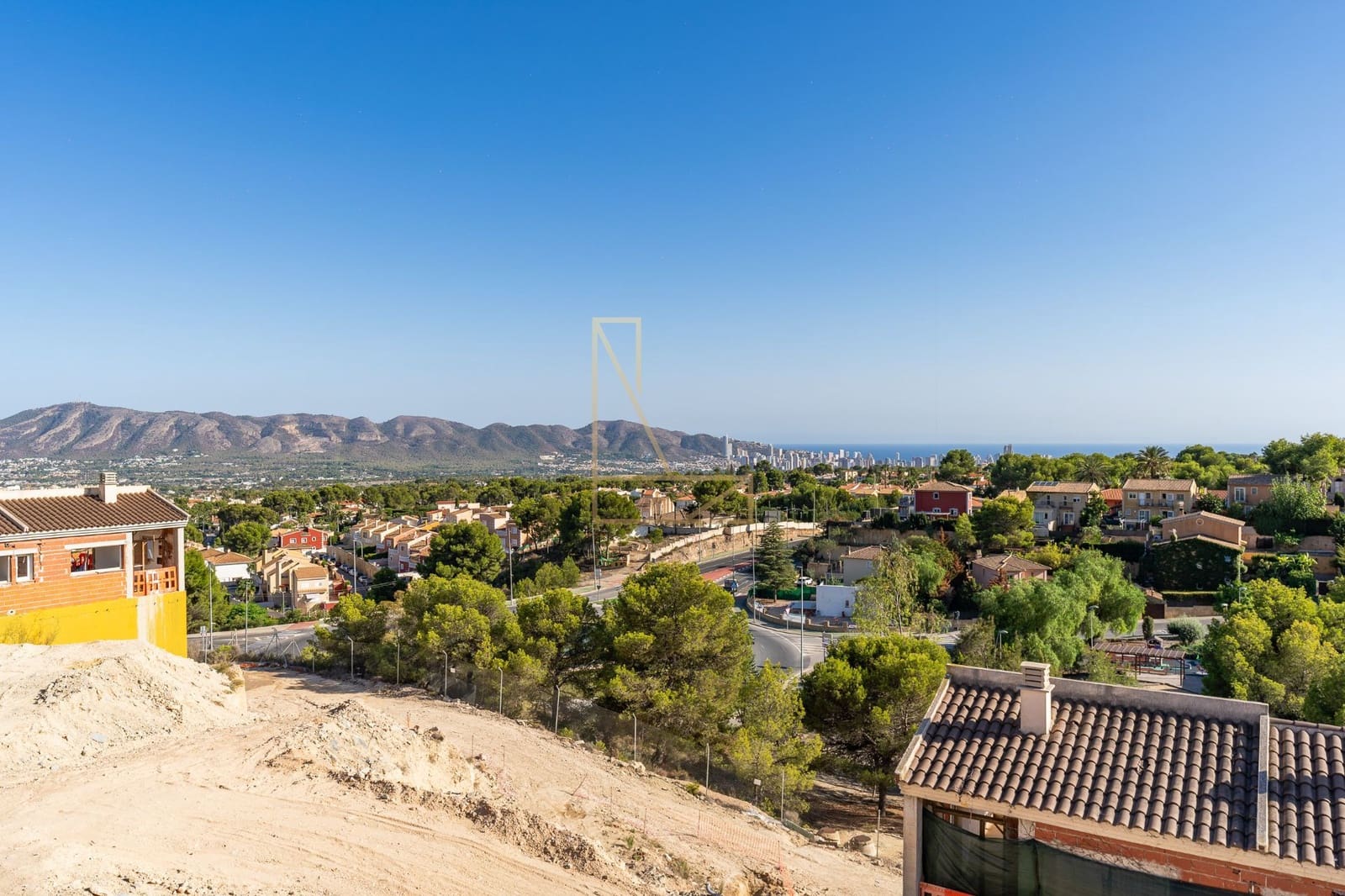 4 soveværelse Semi-Rækkehus til salg i La Nucia med swimmingpool garage - € 427.000 (Ref: 8590314)