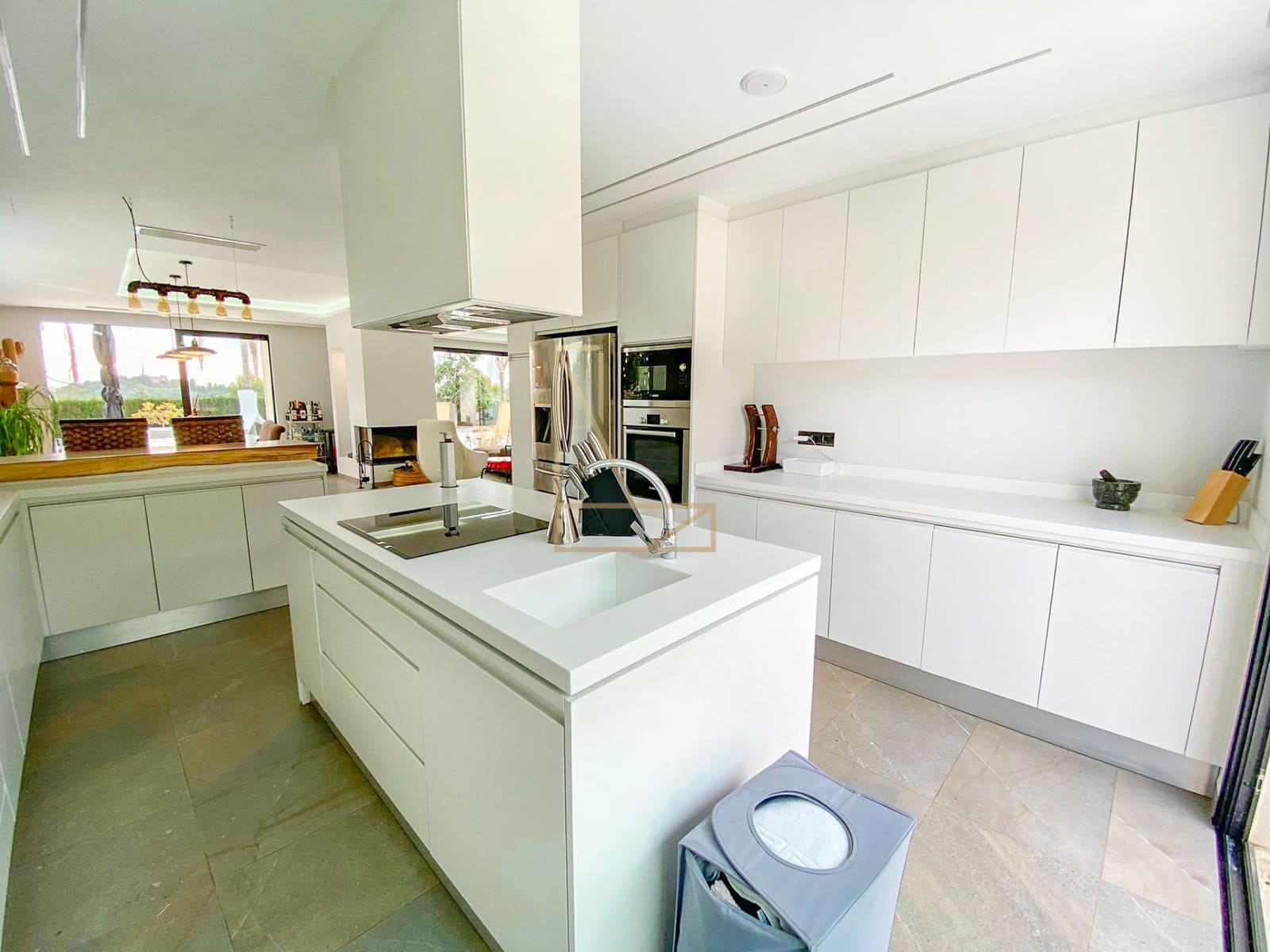 3 bedroom Villa for sale in Polop with pool garage - € 845,000 (Ref: 8601244)