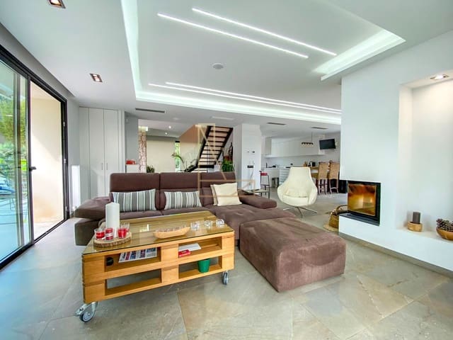 3 soverom Villa til salgs i Polop med svømmebasseng garasje - € 845 000 (Ref: 8601244)