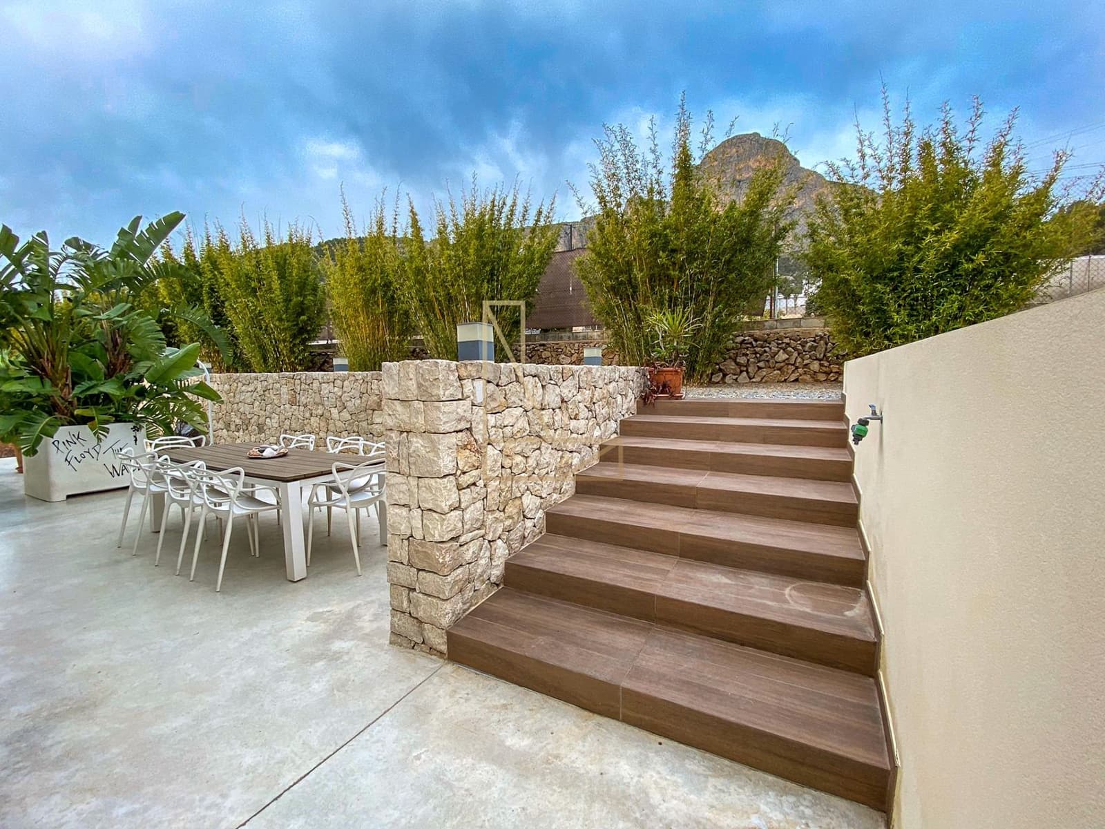 3 bedroom Villa for sale in Polop with pool garage - € 845,000 (Ref: 8601244)