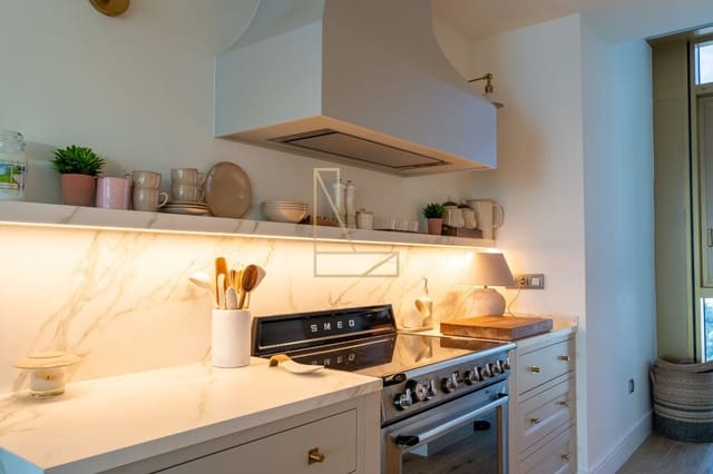 2 soverom Leilighet til salgs i Benidorm med svømmebasseng garasje - € 790 000 (Ref: 8687356)