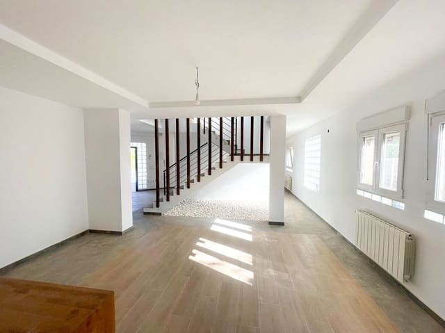 4 makuuhuone Huvila myytävänä paikassa La Nucia mukana uima-altaan 
autotalli - 750 000 € (Ref: 8689261)