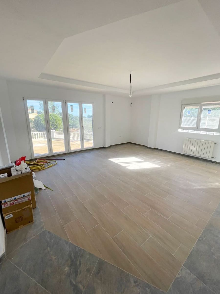 4 makuuhuone Huvila myytävänä paikassa La Nucia mukana uima-altaan 
autotalli - 750 000 € (Ref: 8689261)