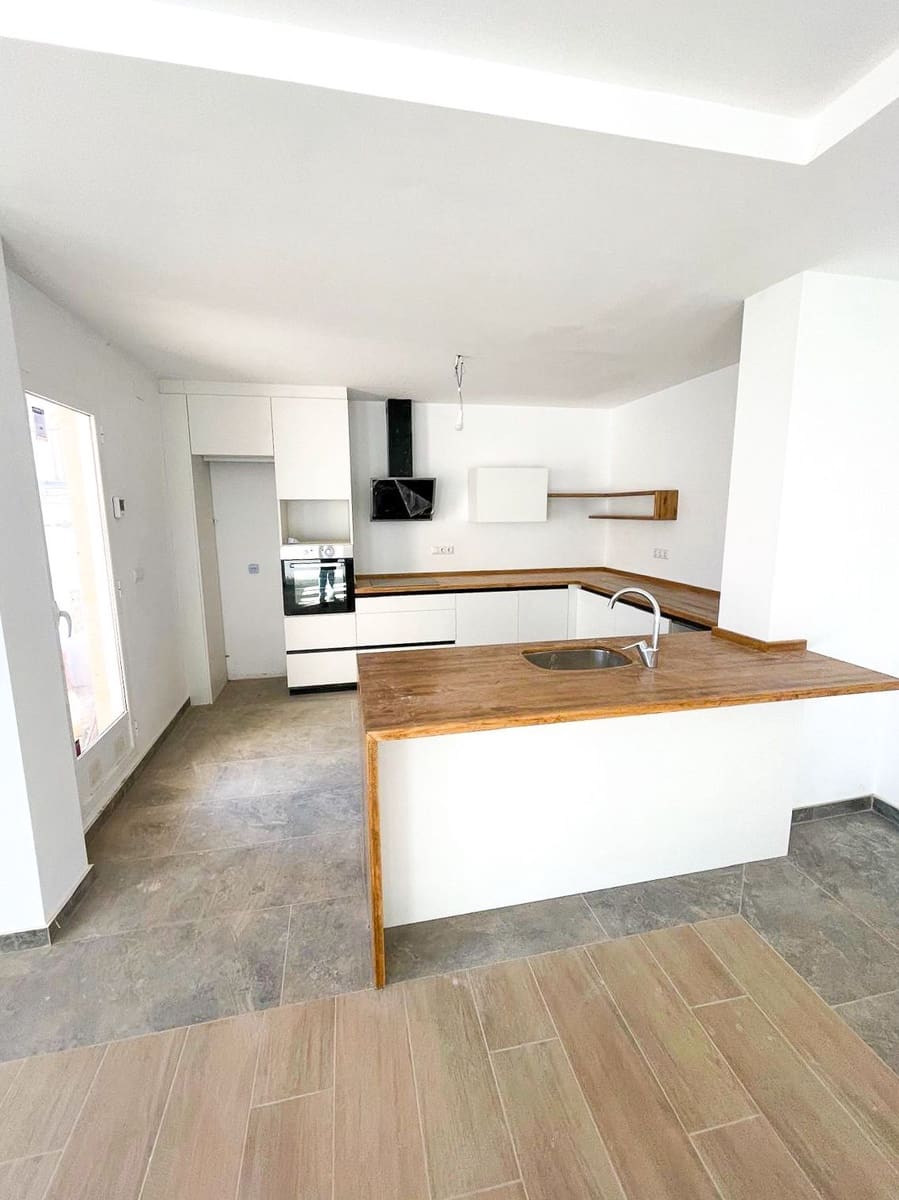 4 makuuhuone Huvila myytävänä paikassa La Nucia mukana uima-altaan 
autotalli - 750 000 € (Ref: 8689261)