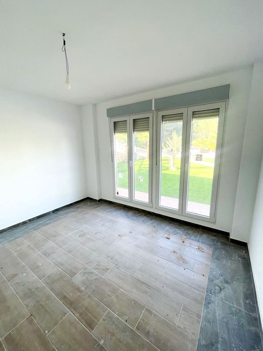 4 makuuhuone Huvila myytävänä paikassa La Nucia mukana uima-altaan 
autotalli - 750 000 € (Ref: 8689261)