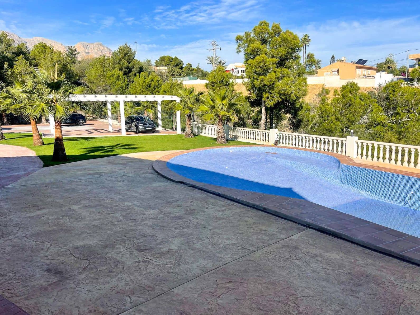 4 makuuhuone Huvila myytävänä paikassa La Nucia mukana uima-altaan 
autotalli - 750 000 € (Ref: 8689261)