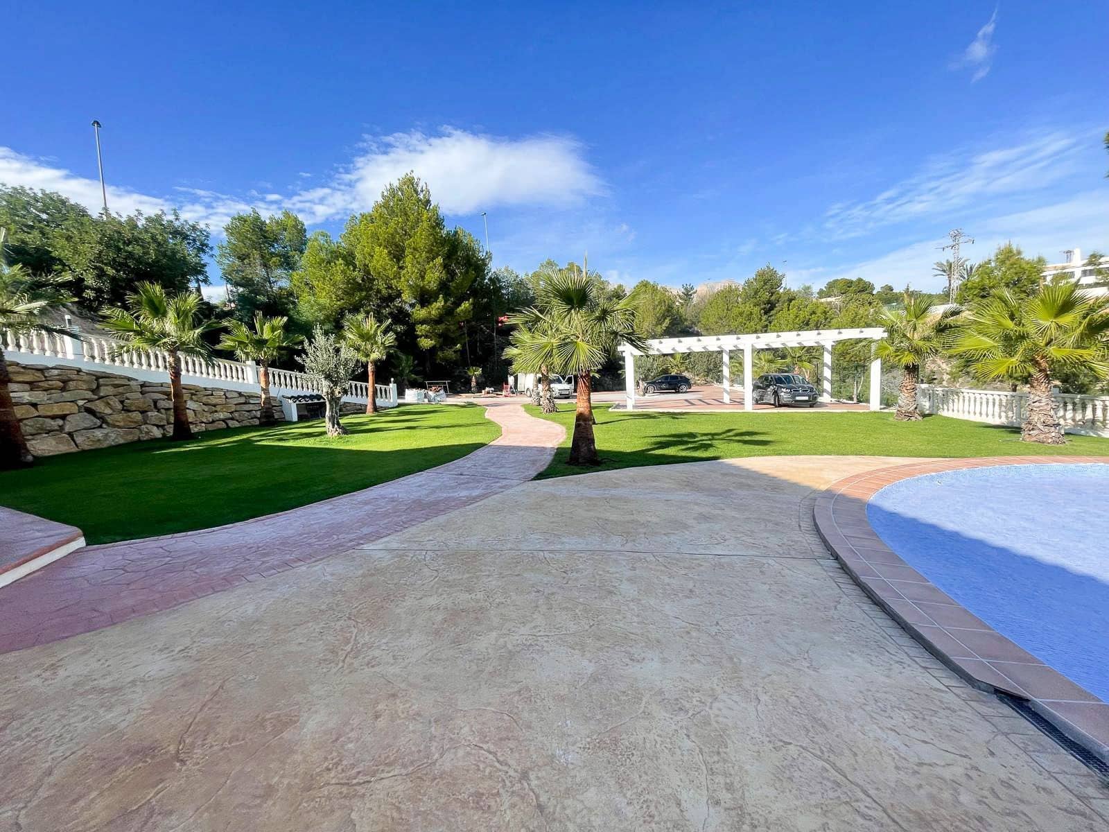 4 makuuhuone Huvila myytävänä paikassa La Nucia mukana uima-altaan 
autotalli - 750 000 € (Ref: 8689261)