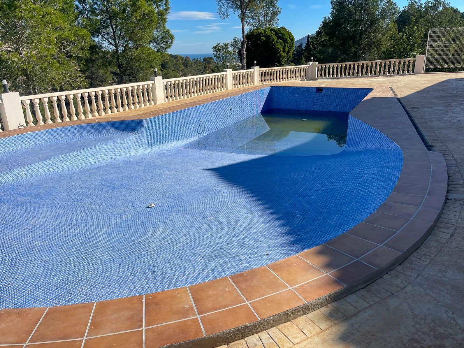 4 makuuhuone Huvila myytävänä paikassa La Nucia mukana uima-altaan 
autotalli - 750 000 € (Ref: 8689261)