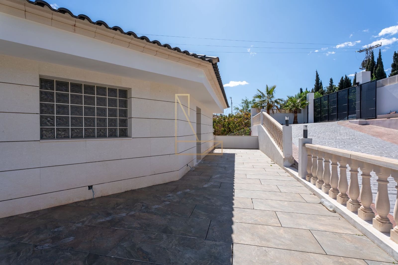 4 makuuhuone Huvila myytävänä paikassa La Nucia mukana uima-altaan 
autotalli - 750 000 € (Ref: 8689261)