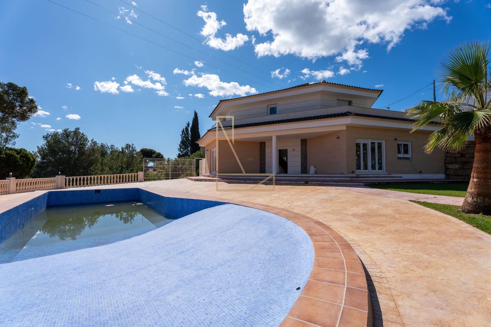 4 makuuhuone Huvila myytävänä paikassa La Nucia mukana uima-altaan 
autotalli - 750 000 € (Ref: 8689261)