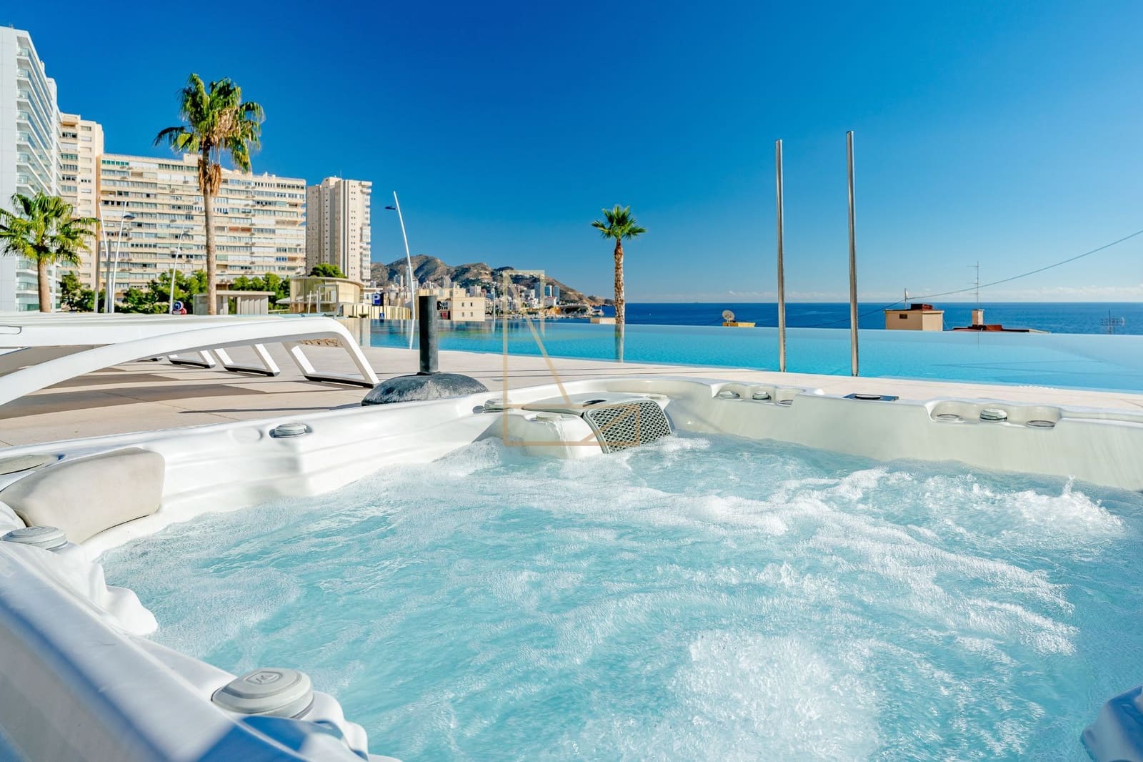 2 slaapkamer Appartement te koop in Benidorm met zwembad garage - € 1.550.000 (Ref: 8747252)