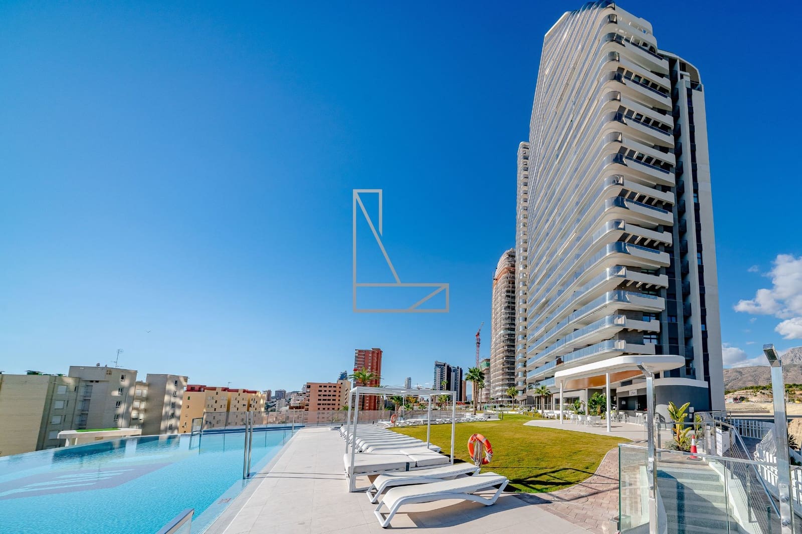 2 slaapkamer Appartement te koop in Benidorm met zwembad garage - € 1.550.000 (Ref: 8747252)