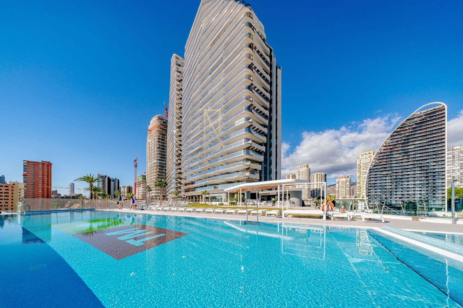 2 slaapkamer Appartement te koop in Benidorm met zwembad garage - € 1.550.000 (Ref: 8747252)