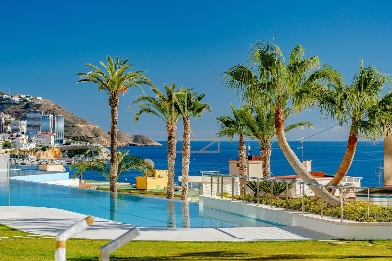 2 slaapkamer Appartement te koop in Benidorm met zwembad garage - € 1.550.000 (Ref: 8747252)