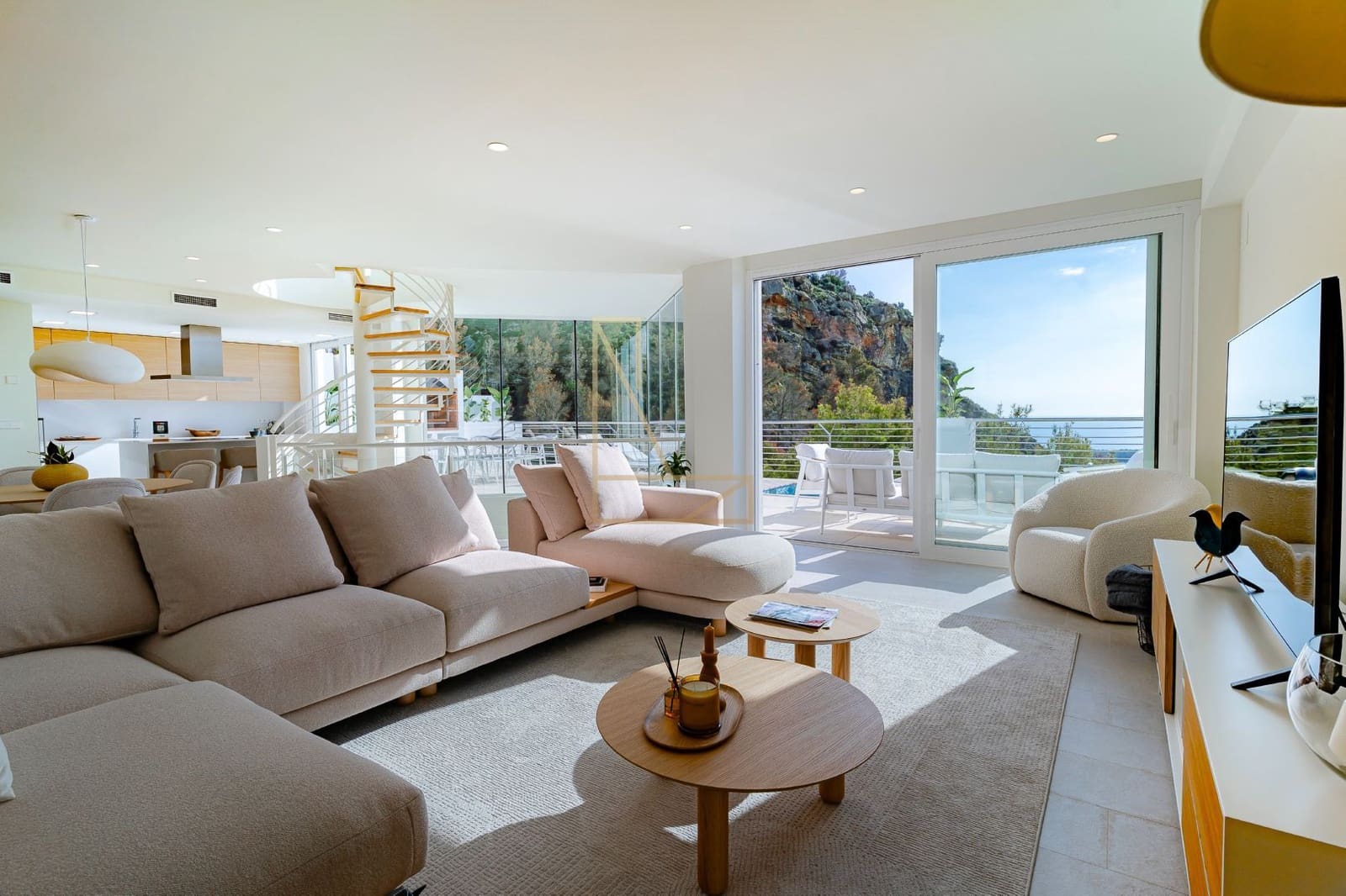 4 bedroom Villa for sale in Altea with pool garage - € 1,095,000 (Ref: 8801397)