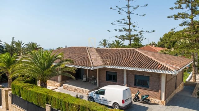 5 bedroom Villa for sale in Benidorm with pool garage - € 950,000 (Ref: 8894499)