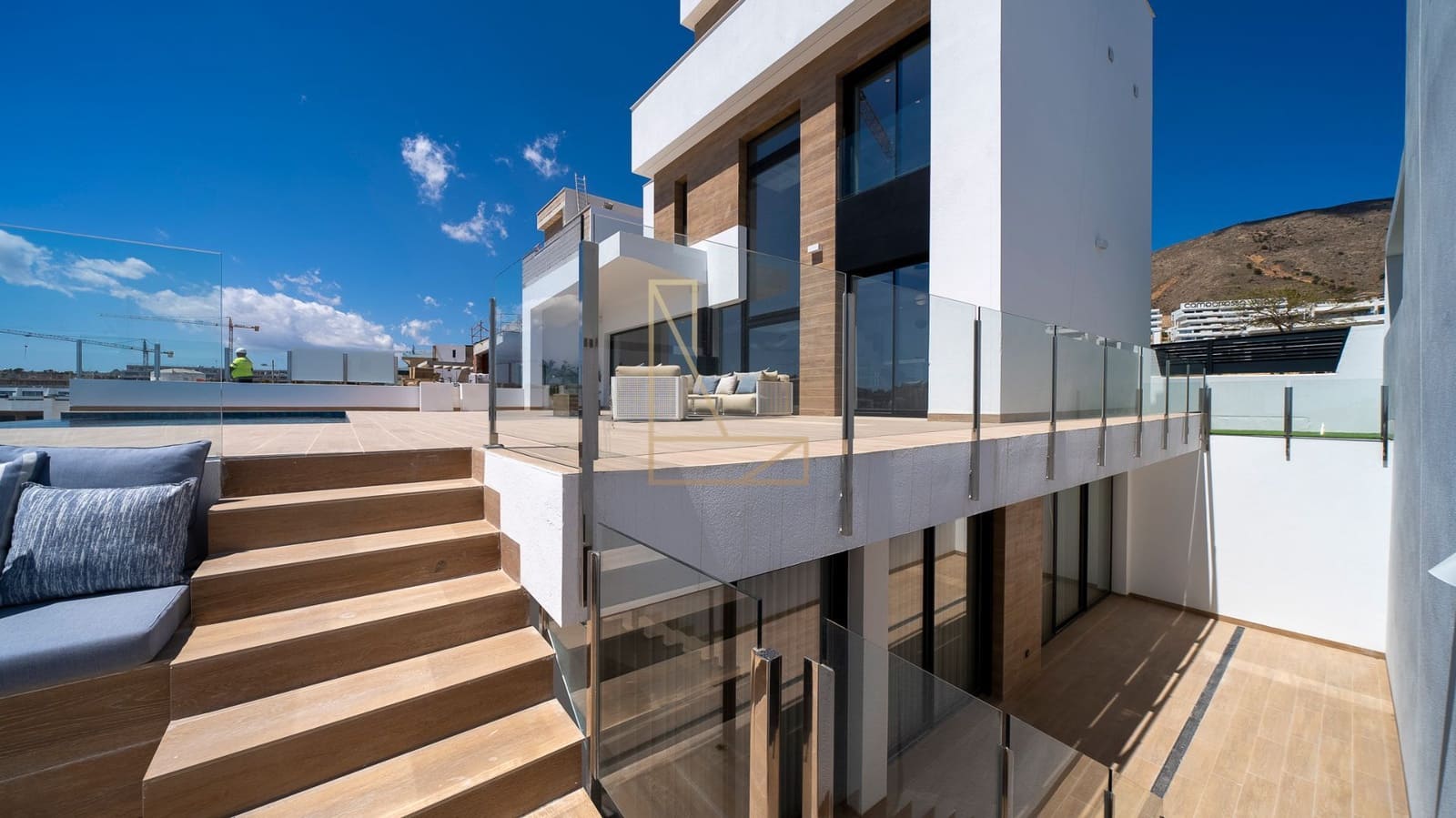 4 bedroom Villa for sale in Finestrat with garage - € 1,350,000 (Ref: 8917707)