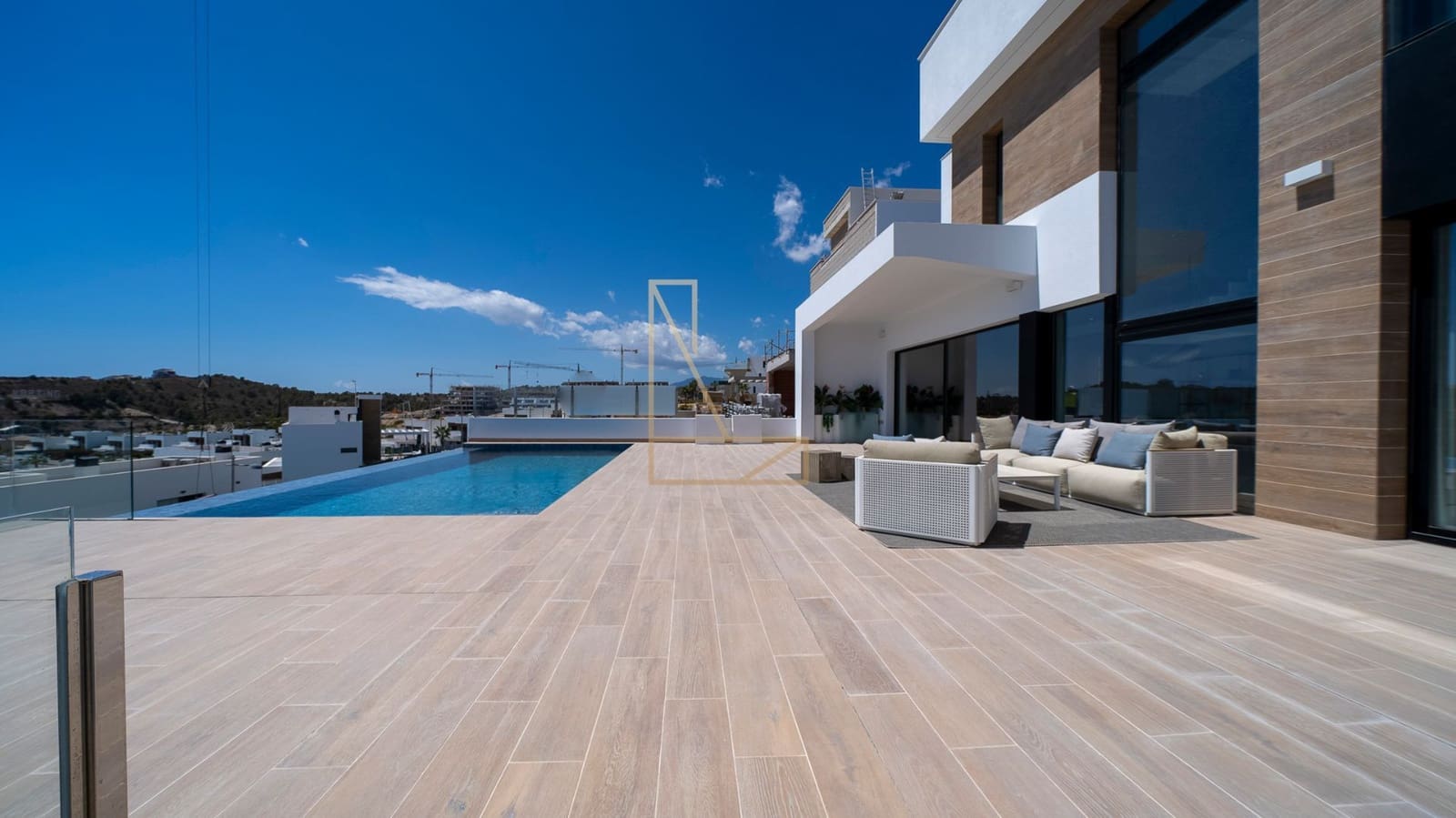 4 bedroom Villa for sale in Finestrat with garage - € 1,350,000 (Ref: 8917707)