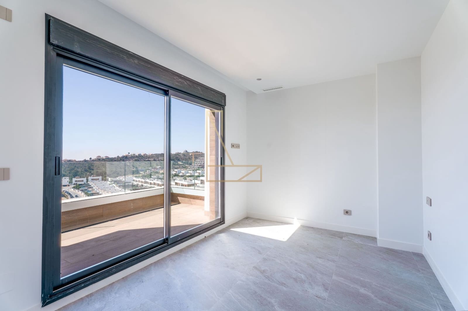 4 bedroom Villa for sale in Finestrat with garage - € 1,350,000 (Ref: 8917707)