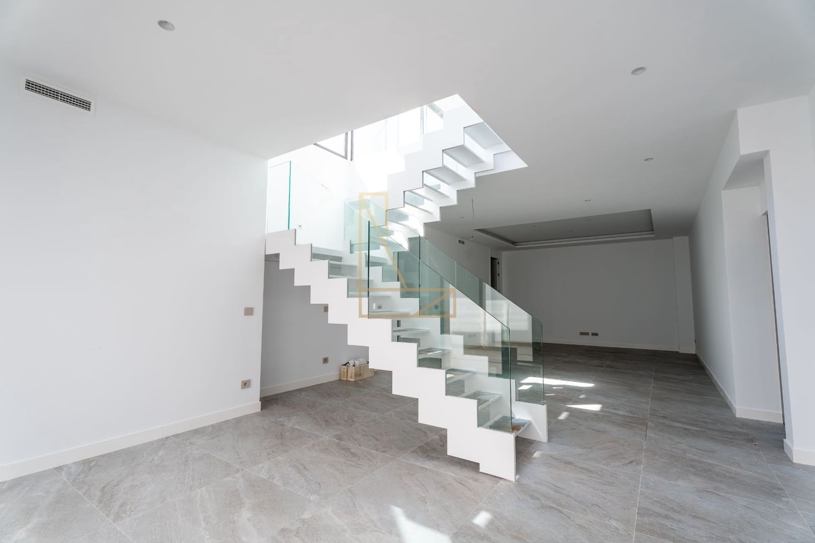 4 bedroom Villa for sale in Finestrat with garage - € 1,350,000 (Ref: 8917707)