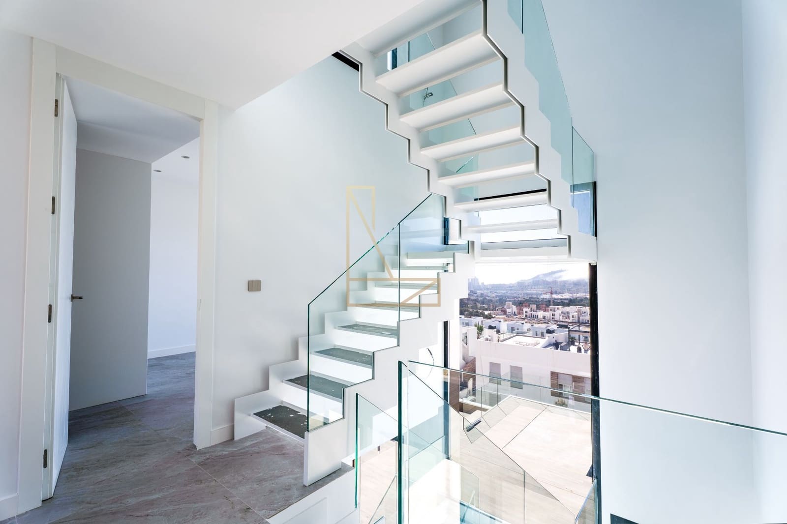 4 bedroom Villa for sale in Finestrat with garage - € 1,350,000 (Ref: 8917707)