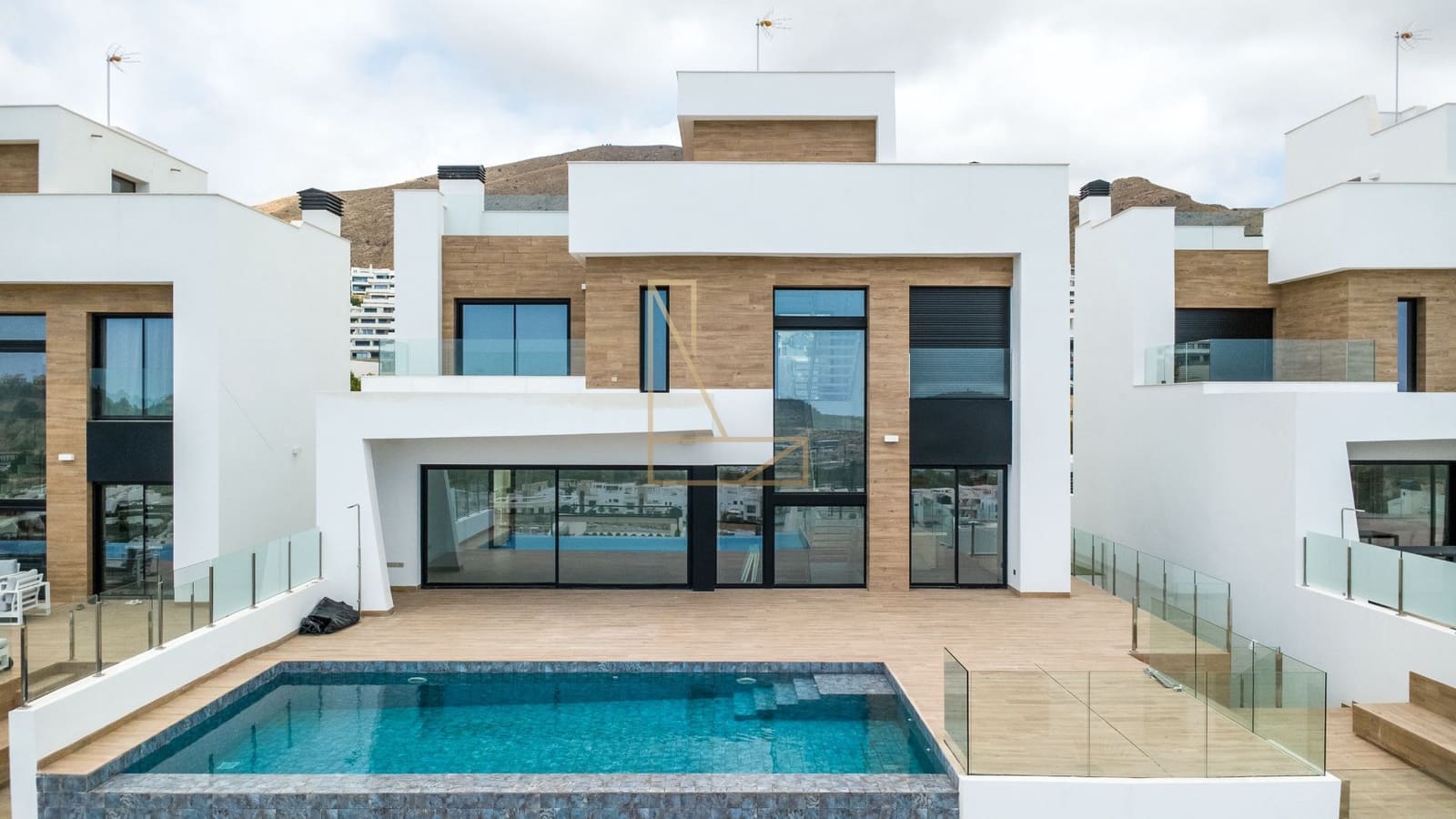 4 bedroom Villa for sale in Finestrat with garage - € 1,350,000 (Ref: 8917707)