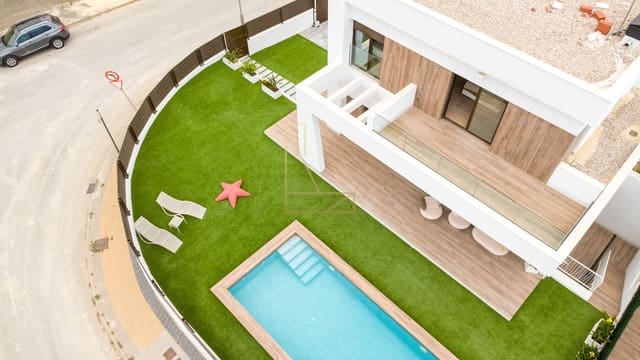 Chalet de 3 habitaciones en Finestrat en venta con piscina garaje - 588.000 € (Ref: 8926082)