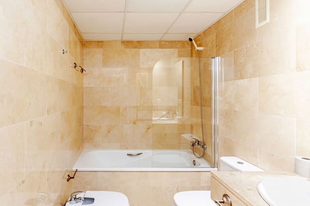 2 slaapkamer Appartement te koop in Benidorm met zwembad - € 305.000 (Ref: 9036376)