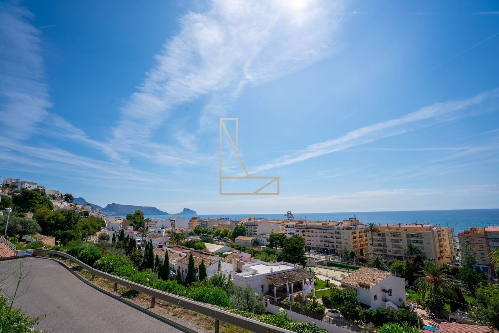 3 bedroom Villa for sale in Altea with pool garage - € 829,000 (Ref: 9132068)