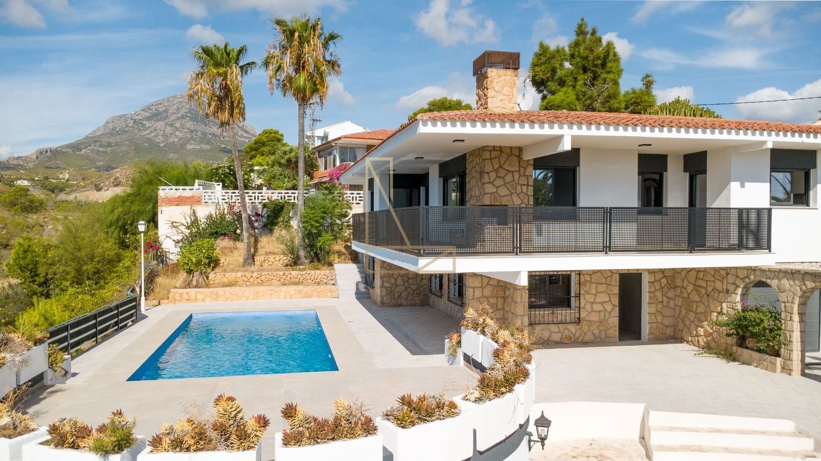 4 slaapkamer Villa te koop in La Nucia met zwembad garage - € 950.000 (Ref: 9212504)