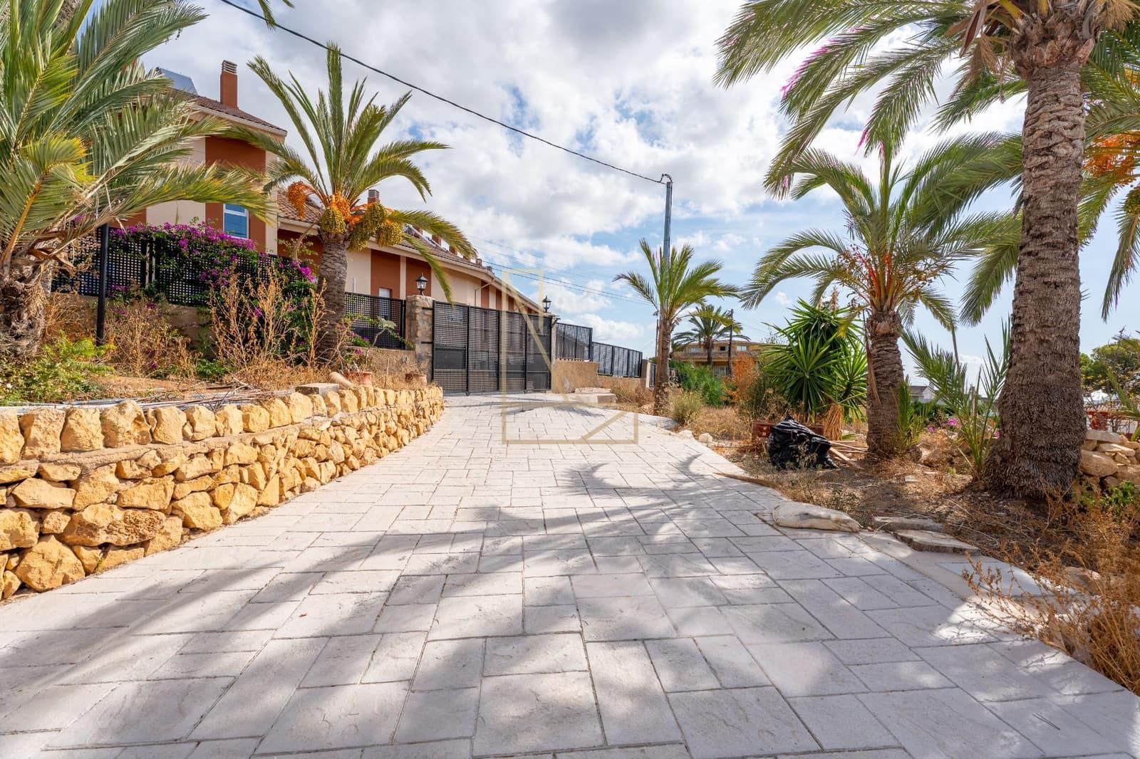 4 slaapkamer Villa te koop in La Nucia met zwembad garage - € 950.000 (Ref: 9212504)